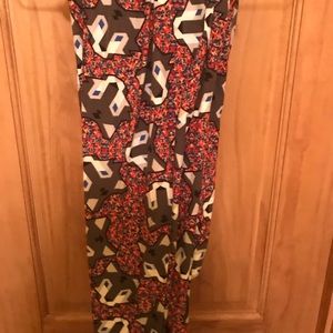 Digital wolf leggings